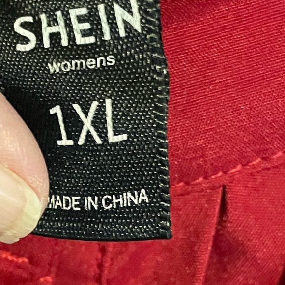 Red button down skirt SHEIN - Picture 3 of 3